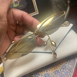 Fenty - Side-Eye Sunglasses - Gold - Sunglasses - Rihanna Official Fenty Eyewear